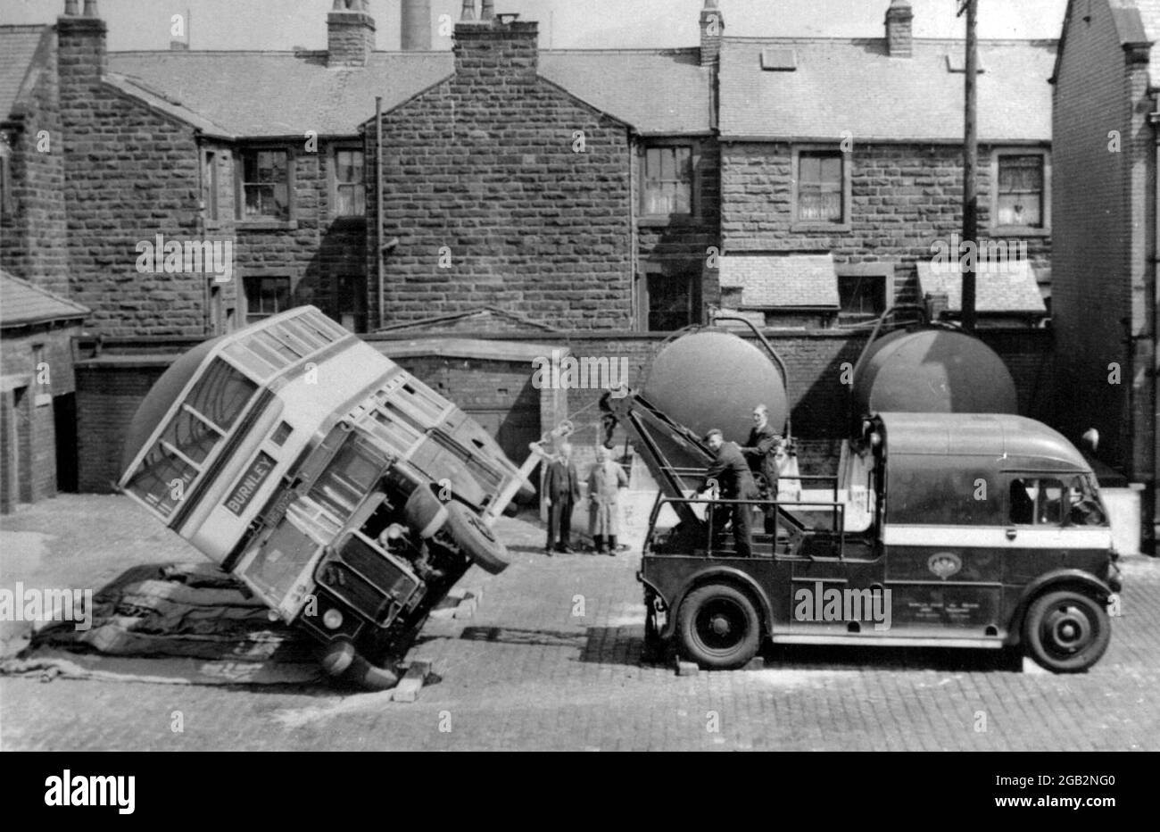 Test di inclinazione bus, Burnley, probabilmente 1940 Foto Stock