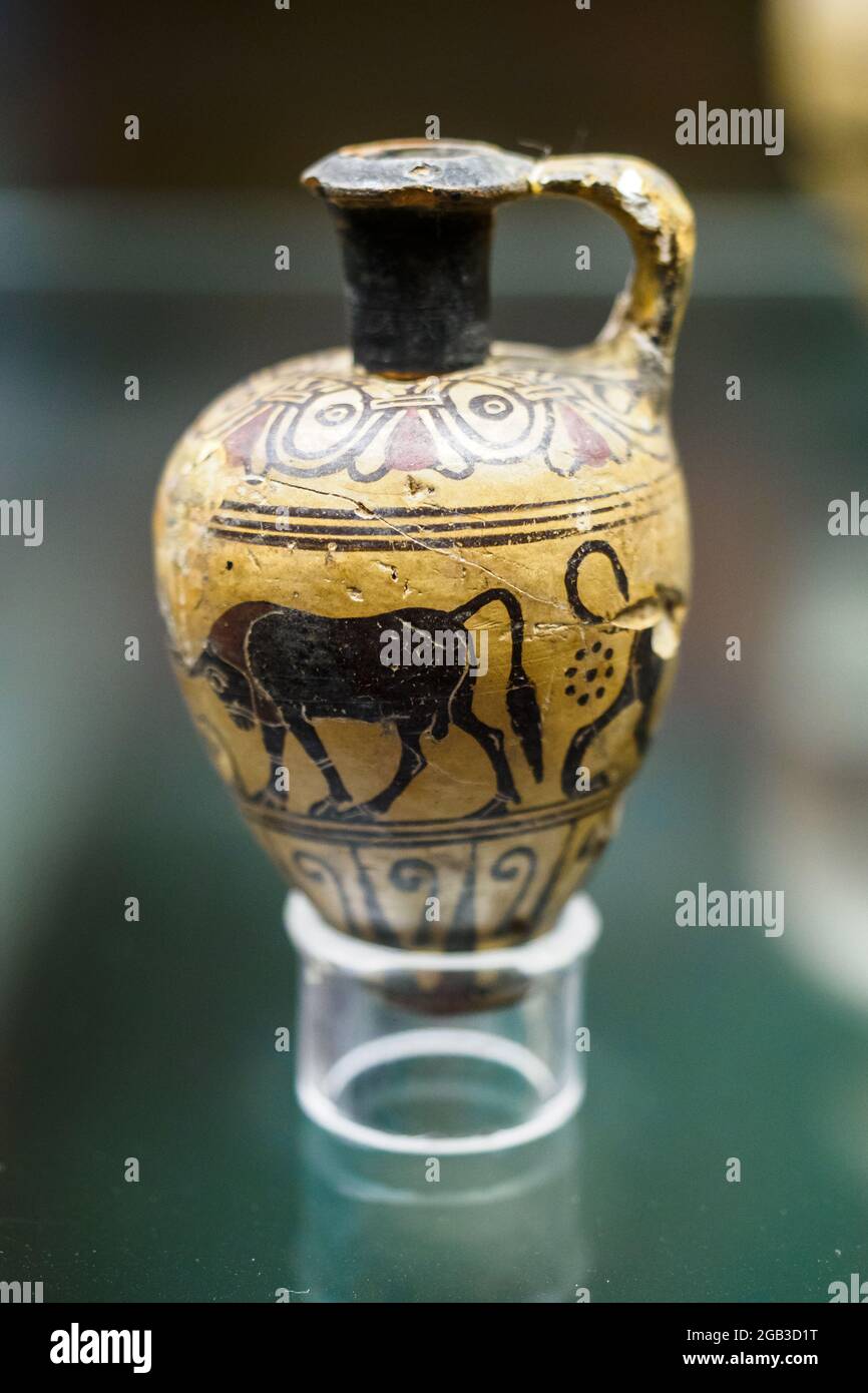 Aryballos (fiasca) piriformis del proto-Corinzio transitorio (640-625 a.C.) - Museo Archeologico Nazionale di Tarquinia, Italia Foto Stock