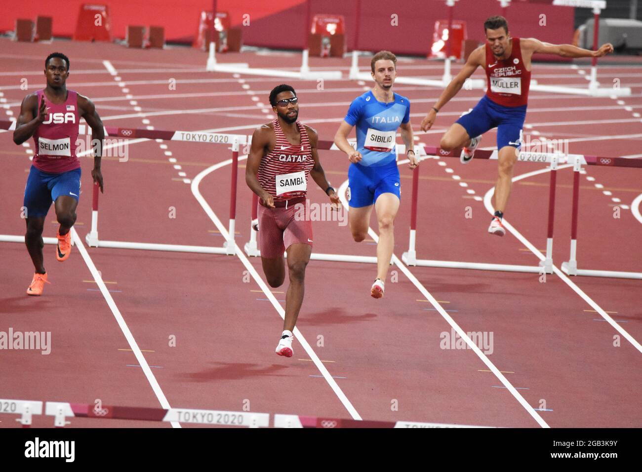 Kenneth Selmon (USA), Abderrahman Samba (QAT), Alessandro Sibilio (ITA), Vit Muller (CZE) gareggiano su una semifinale maschile di 400 m di ostacoli, durante i Giochi Olimpici Tokyo 2020, Atletica, il 1° agosto 2021 allo Stadio Olimpico di Tokyo, Giappone - Foto Yoann Cambefort / Marti Media / DPPI Foto Stock