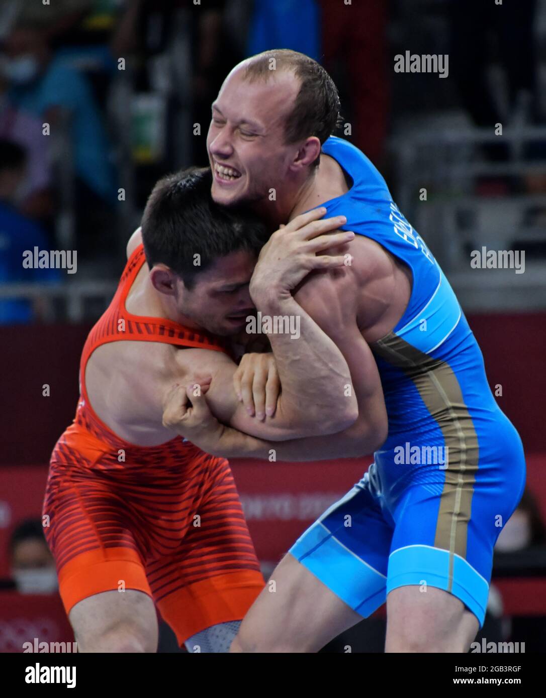 Tokyo, Giappone. 02 agosto 2021. Il Sergey emelin di ROC (Comitato Olimpico Russo) sconfigge Ildar Hafizov degli Stati Uniti nella Refechage durante le Olimpiadi di Tokyo Wrestling uomini greco-romani 60 kg alla Makuhari Messe nella Prefettura di Chiba, Giappone, lunedì 2 agosto 2021. Foto di Keizo Mori/UPI Credit: UPI/Alamy Live News Foto Stock