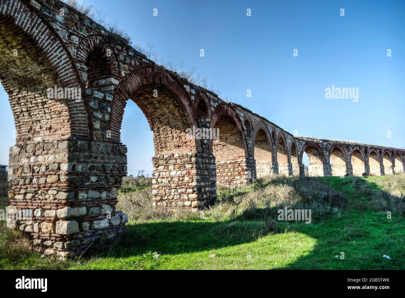 L'acquedotto romano a Skopje, Macedonia, risale al tempo dell'Impero Romano o Bisanzio, al tempo di Giustiniano i, dal 527 al 554 Foto Stock