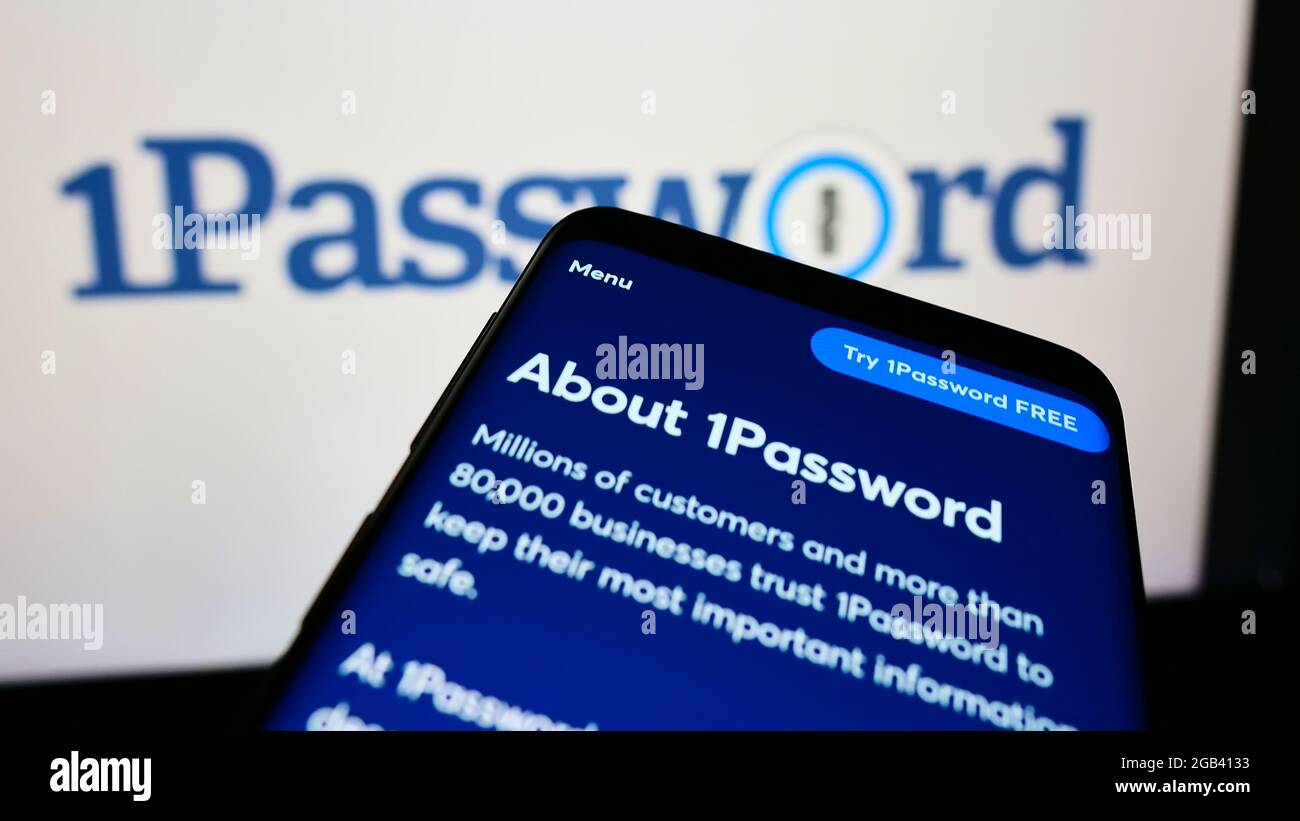 Cellulare con pagina web della società di gestione delle password AgileBits Inc. (1Password) sullo schermo davanti al logo. Mettere a fuoco in alto a sinistra del display del telefono. Foto Stock
