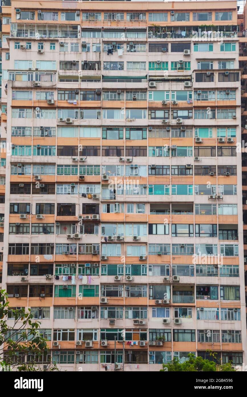 Un primo piano su una vecchia facciata su un edificio a Hong Kong. Foto Stock