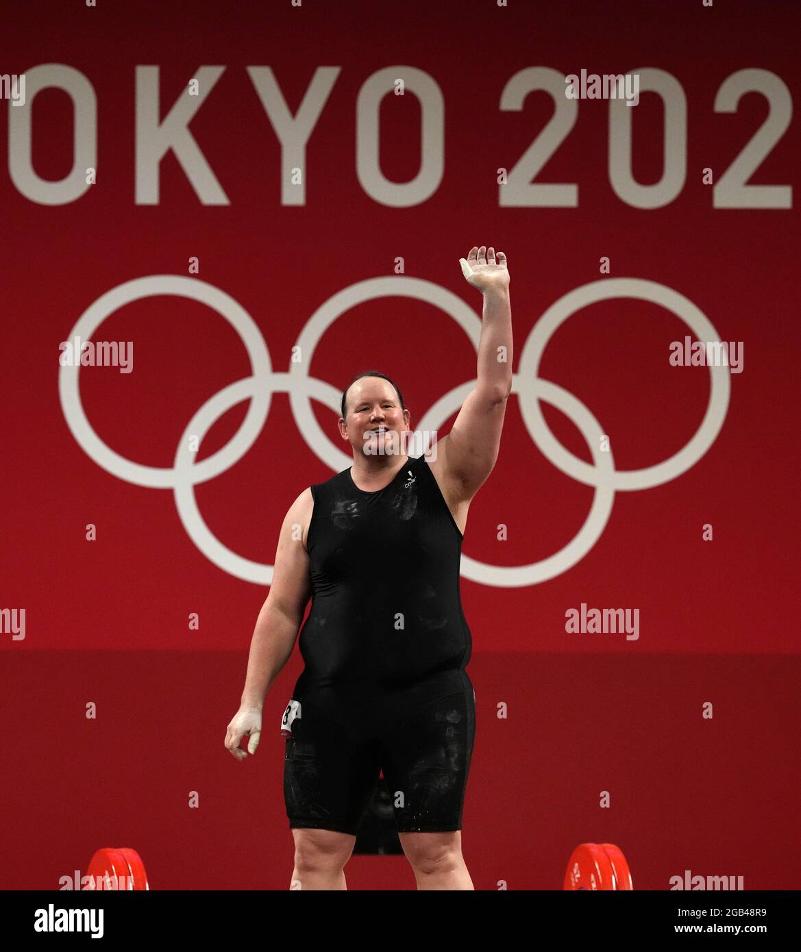 Il Laurel Hubbard della Nuova Zelanda si presenta agli spettatori nel Gruppo a delle Donne +87kg di sollevamento pesi al Forum internazionale di Tokyo il decimo giorno dei Giochi Olimpici di Tokyo 2020 in Giappone. Data immagine: Lunedì 2 agosto 2021. Foto Stock