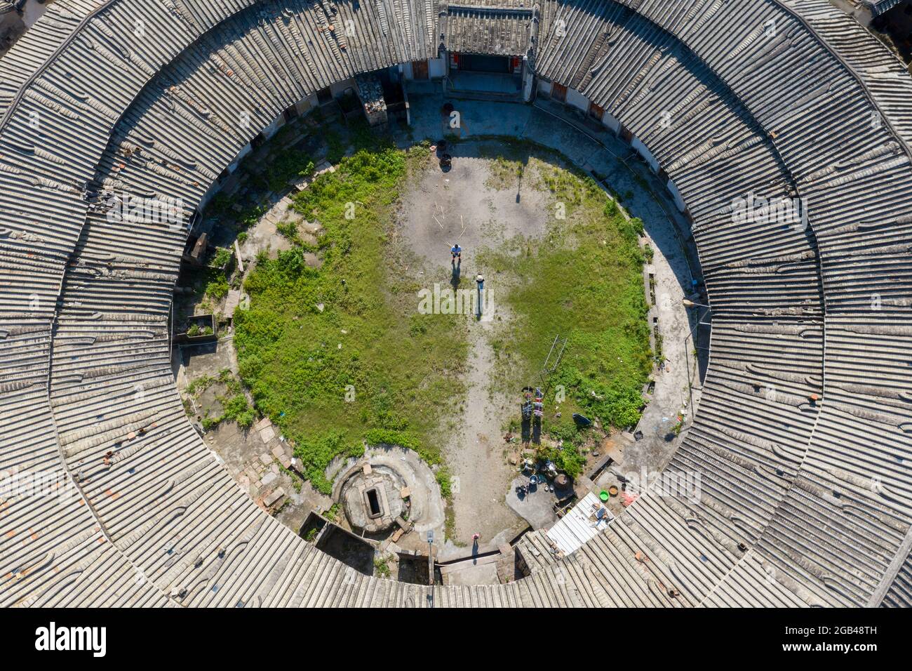 Vista aerea della Casa rotonda Yuanlian della dinastia Qing, un tipo di edificio terrestre di Hakka nella città di Jieyang, provincia del Guangdong della Cina meridionale, 2 agosto 2021. (Foto di ChinaImages/Sipa USA) Foto Stock