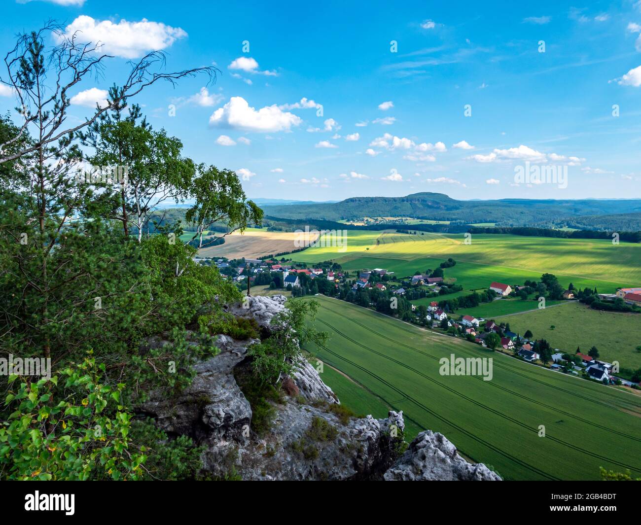 Vista sulla Svizzera sassone in estate Foto Stock