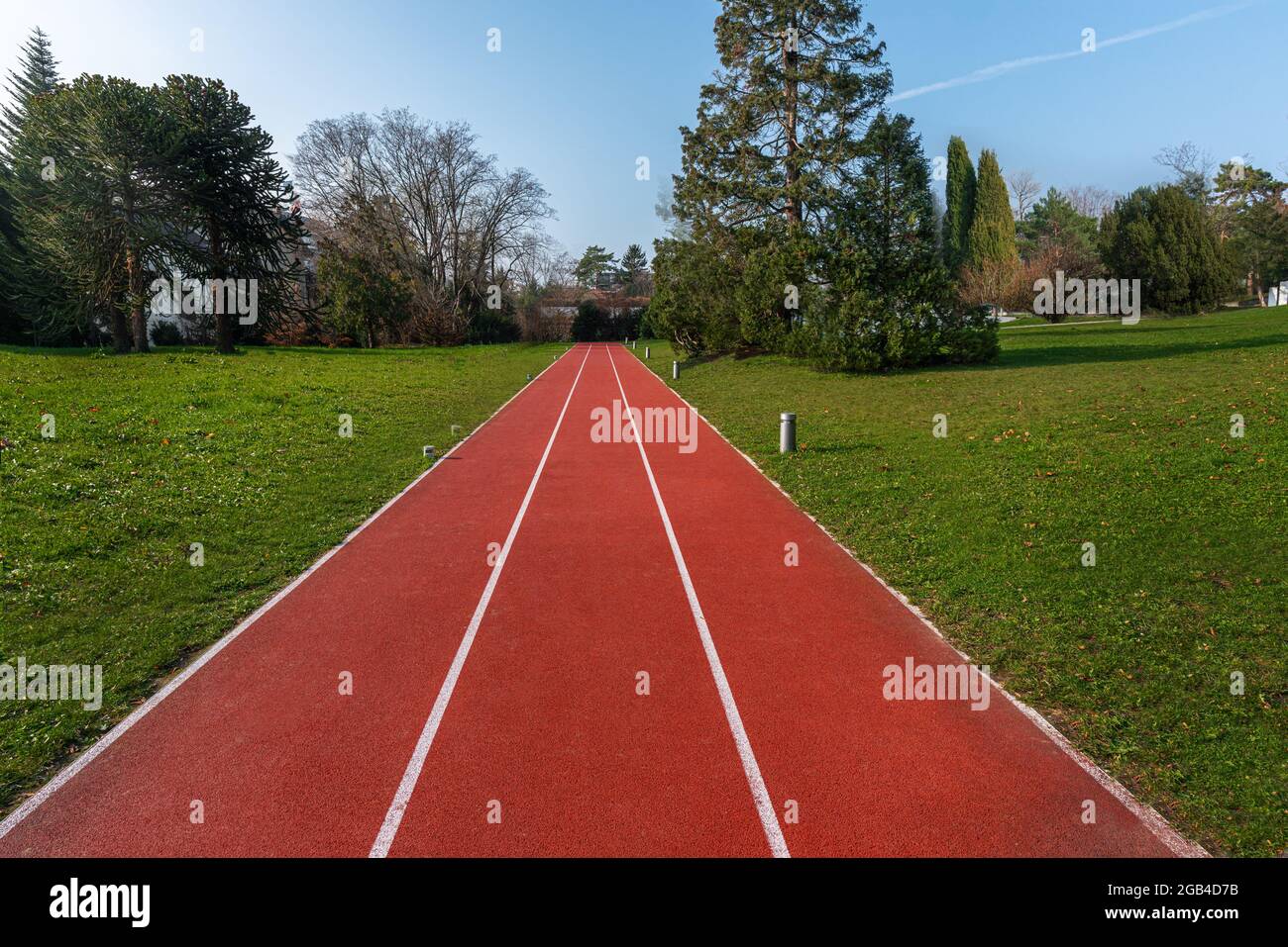 Red Running Track con tre corsie Foto Stock