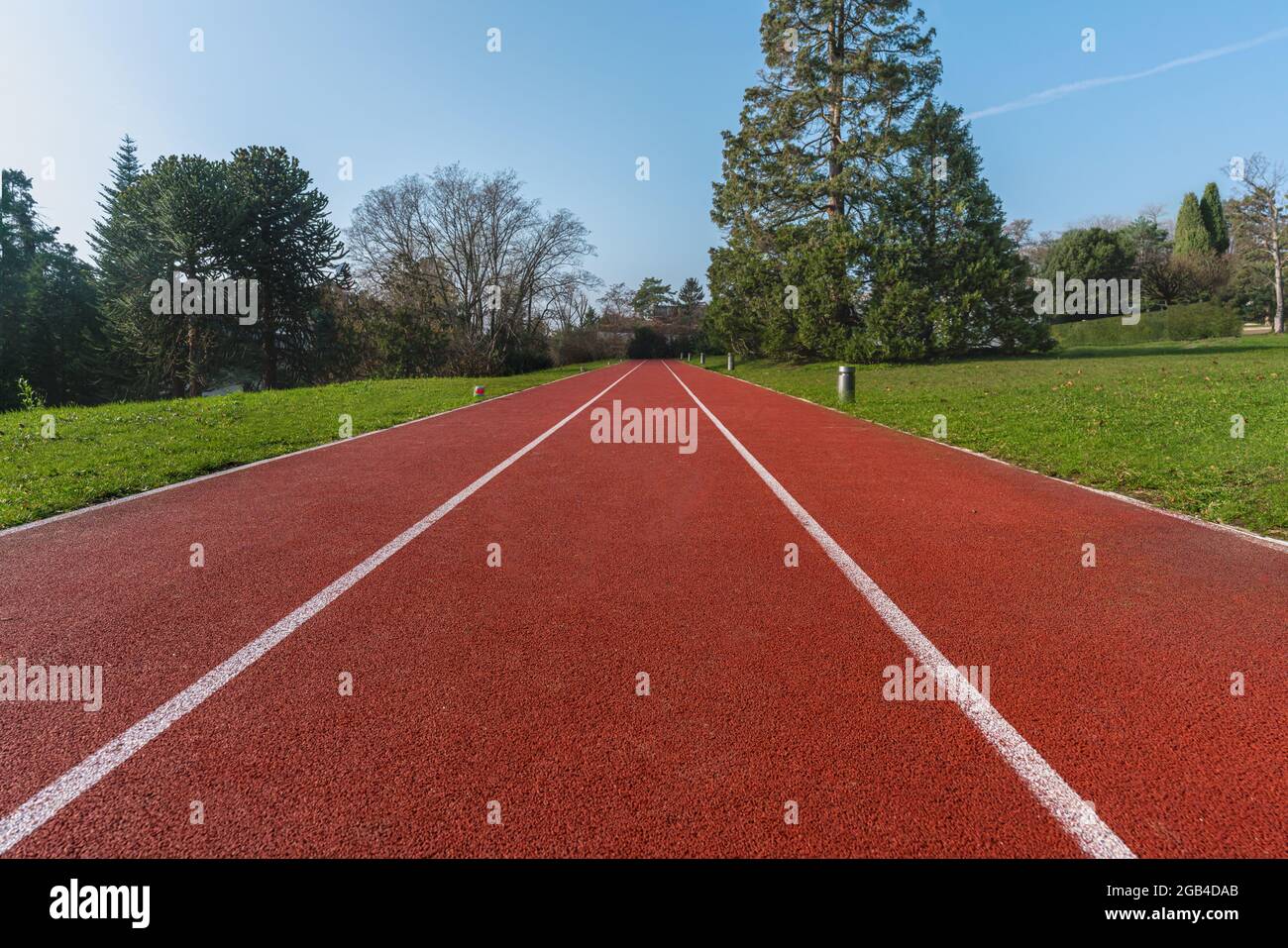 Red Running Track con tre corsie Foto Stock