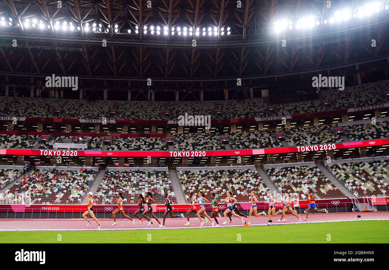 Tokyo 2020 Olimpiadi - Atletica - Donne 5000m - finale - Stadio Olimpico, Tokyo, Giappone - 2 agosto 2021. Gli atleti competono REUTERS/Aleksandra Szmigiel Foto Stock