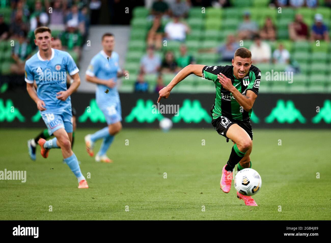Melbourne, Australia, 1 aprile 2021. : Dylan Pierias di Western United controlla la palla durante la partita di calcio Hyundai A-League tra il Western United FC e il Melbourne City FC. Credit: Dave Hewison/Speed Media/Alamy Live News Foto Stock