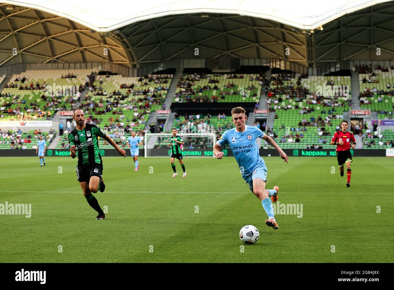 Melbourne, Australia, 1 aprile 2021. : Connor Metcalfe di Melbourne City calcia il pallone durante la partita di calcio Hyundai A-League tra il Western United FC e il Melbourne City FC. Credit: Dave Hewison/Speed Media/Alamy Live News Foto Stock