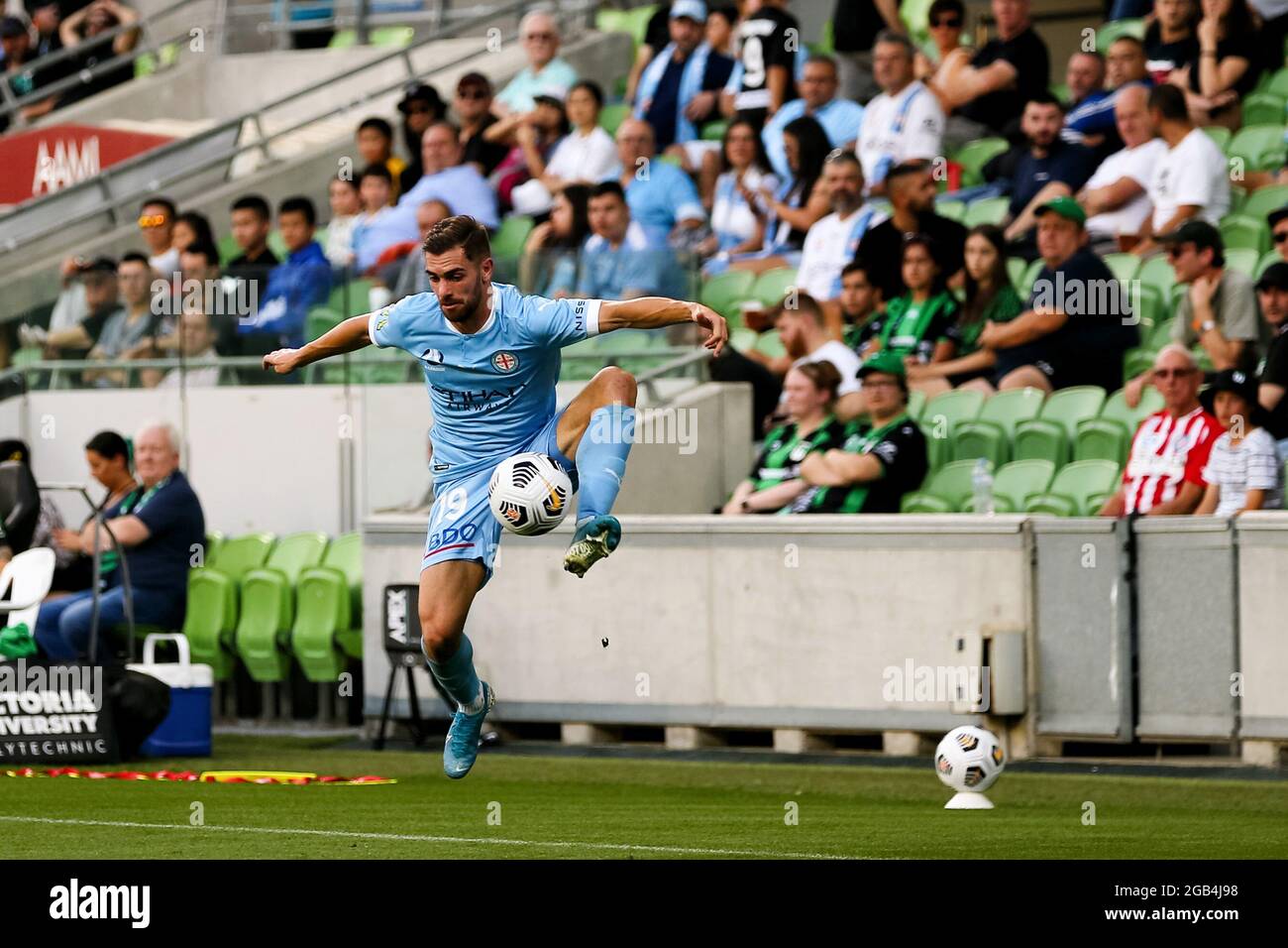 Melbourne, Australia, 1 aprile 2021. : ben Garuccio di Melbourne City calcia il pallone durante la partita di calcio Hyundai A-League tra il Western United FC e il Melbourne City FC. Credit: Dave Hewison/Speed Media/Alamy Live News Foto Stock