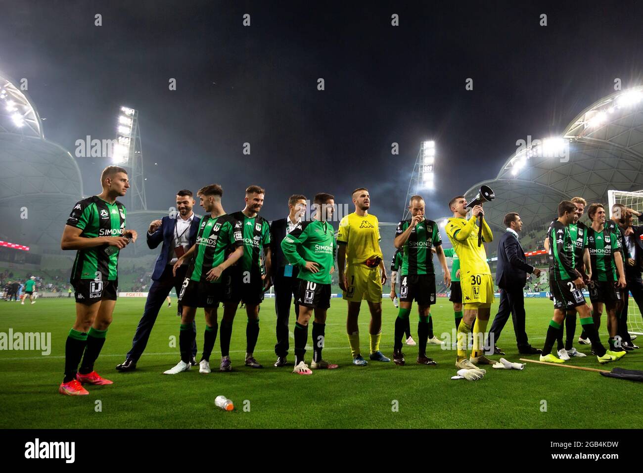 Melbourne, Australia, 1 aprile 2021. : Western United salutano i loro fan dopo la loro vittoria durante la partita di calcio Hyundai A-League tra il Western United FC e il Melbourne City FC. Credit: Dave Hewison/Speed Media/Alamy Live News Foto Stock