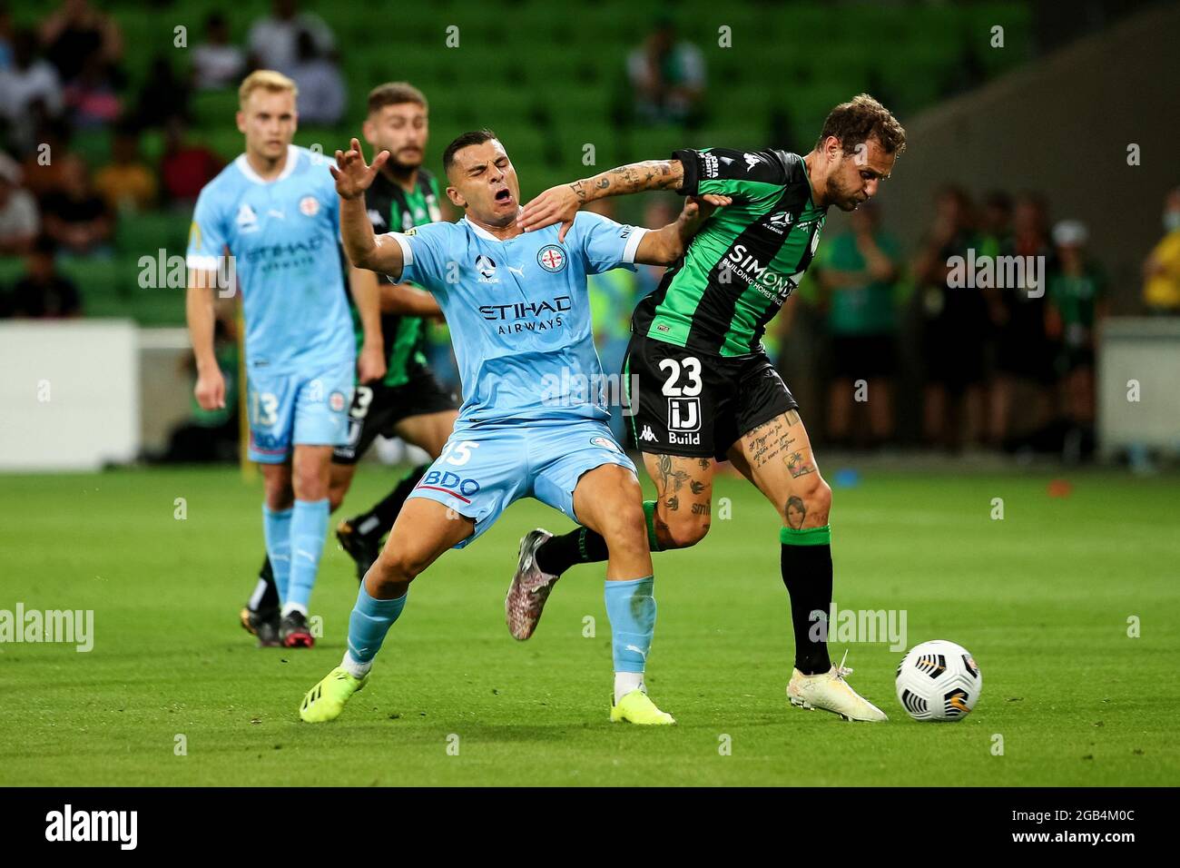 Melbourne, Australia, 1 aprile 2021. : Alessandro Diamanti di Western United Blocks Andrew Nabbout di Melbourne City durante la partita di calcio Hyundai A-League tra Western United FC e Melbourne City FC. Credit: Dave Hewison/Speed Media/Alamy Live News Foto Stock