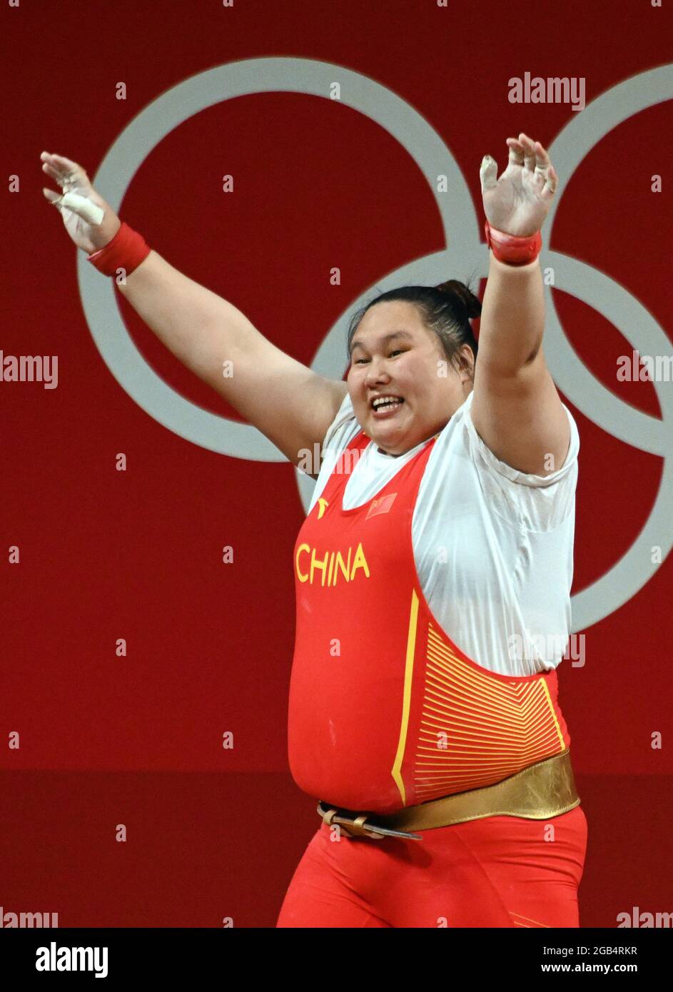 02 agosto 2021, Giappone, Tokio: Sollevamento pesi: Olimpiadi, donne +87 kg, Wenwen li della Cina vince l'oro. Foto: Swen Pförtner/dpa Foto Stock