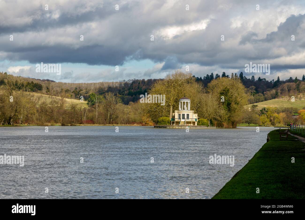 Temple Island all'inizio del corso Henley Royal Regatta Henley sul Tamigi Oxfordshire Inghilterra UK Foto Stock