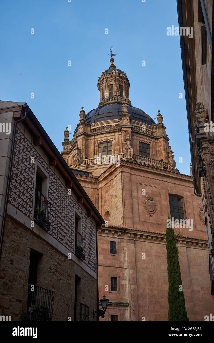 Torre de la Clerecia nella monumentale città di Salamanca in Spagna Foto Stock