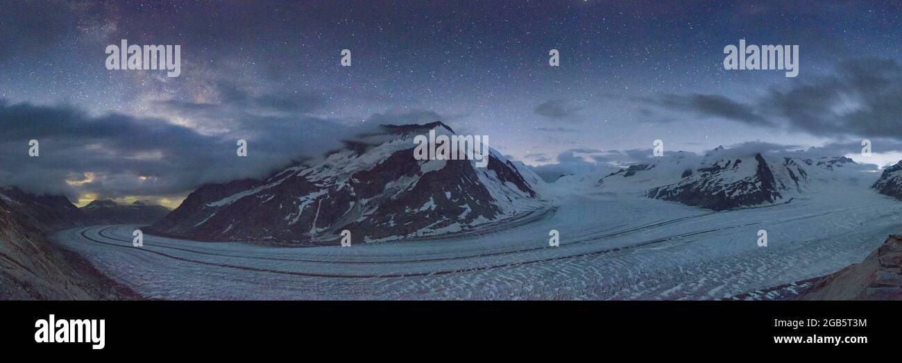 Geografia / viaggio, Svizzera, Vallese, notte stellata sul famoso ghiacciaio dell'Aletsch, DIRITTI-AGGIUNTIVI-CLEARANCE-INFO-NON-DISPONIBILE Foto Stock