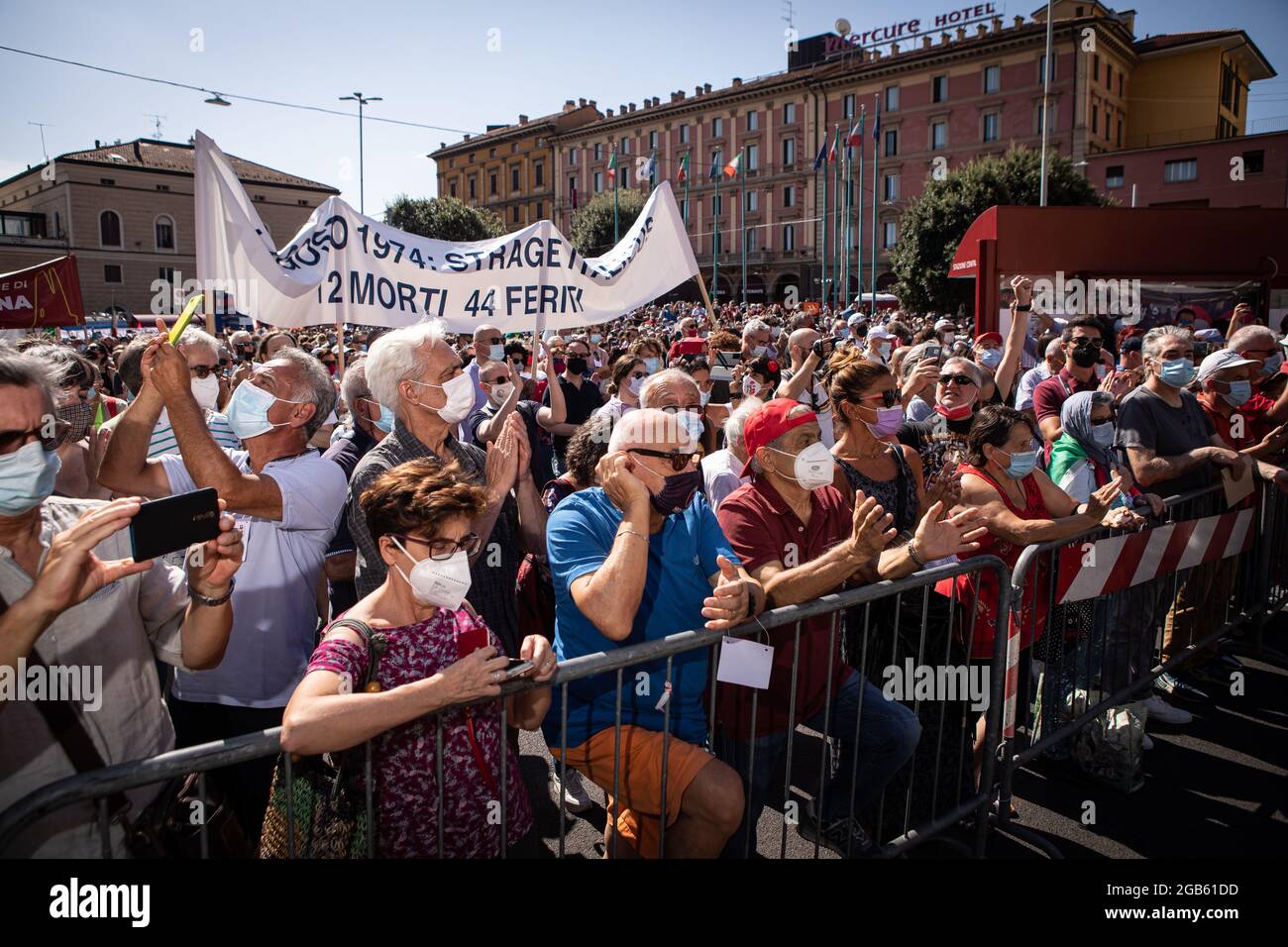 Bologna, ITALIA. 2 agosto 2021. 41° anniversario della cerimonia di commemorazione dei bombardamenti della stazione ferroviaria del 2 agosto 1980. Credit: Massimiliano Donati/Alamy Live News Foto Stock