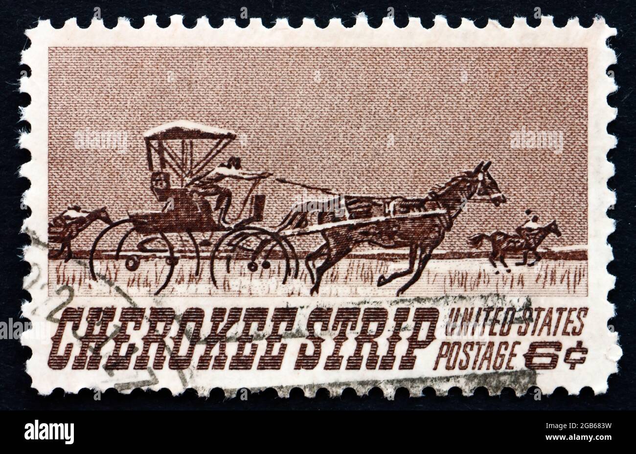 STATI UNITI D'AMERICA - CIRCA 1968: Un francobollo stampato negli Stati Uniti mostra Homesteaders Racing a Cherokee Strip, 75 ° anniversario dell'apertura del Foto Stock