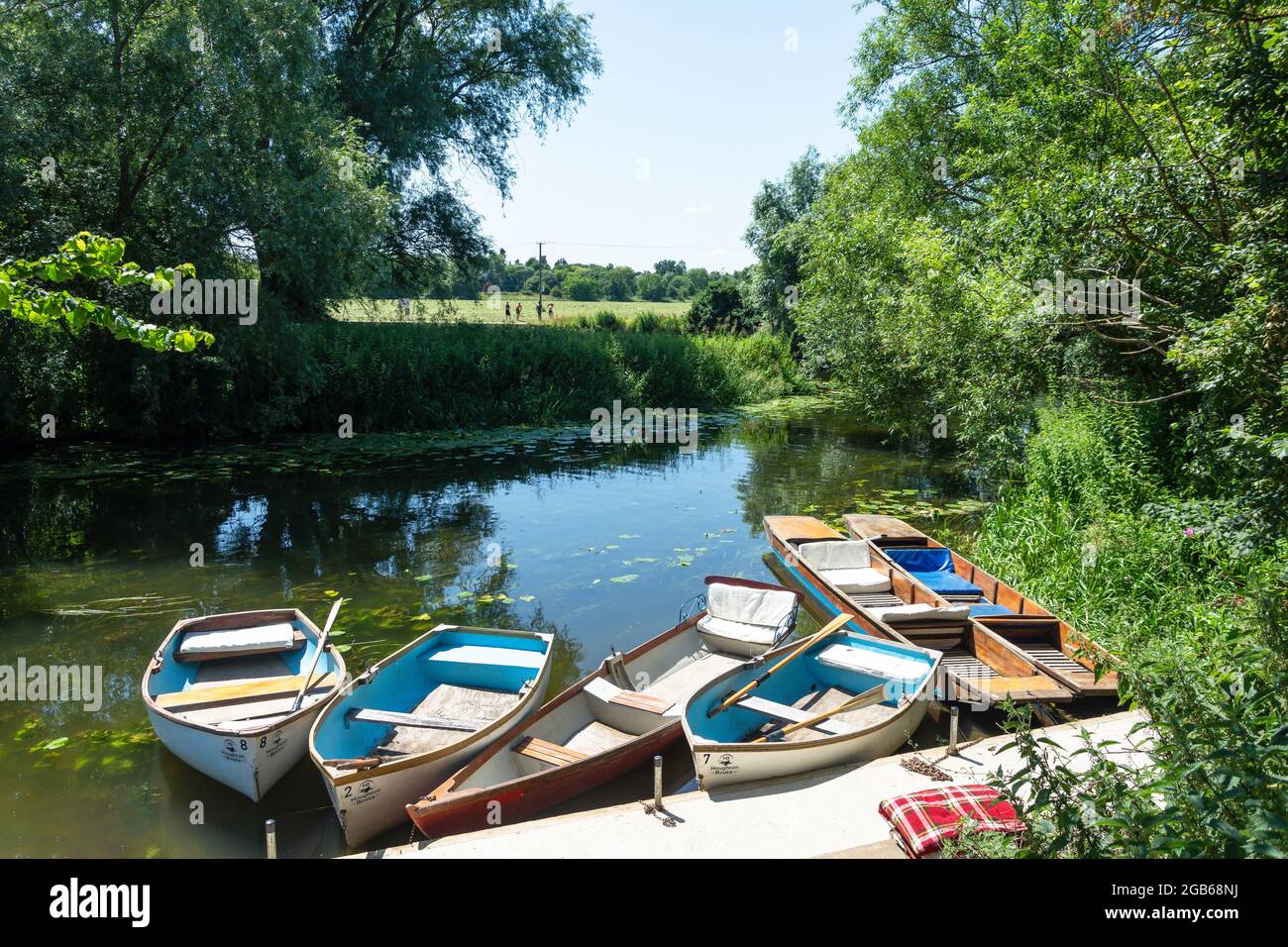 Noleggio barche Houghton sul fiume Great Ouse, Through, Mill Street, Houghton, Houghton & Wyton, Cambridgeshire, Inghilterra, Regno Unito Foto Stock