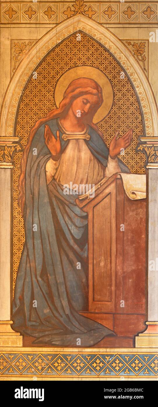 VIENNA, AUSTIRA - JUNI 24, 2021: L'affresco della Vergine Maria dalla scena dell'Annunciazione in chiesa Marienkirche probabilmente di Joseph Dragan (1905). Foto Stock