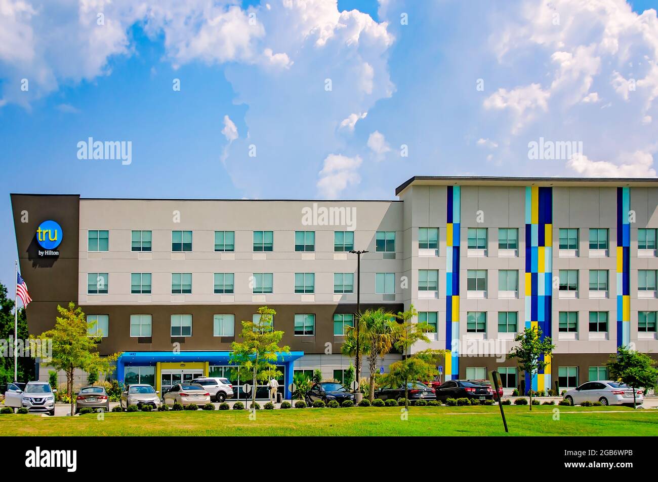 Un hotel Tru by Hilton e' raffigurato in Satchel Paige Drive, 1 agosto 2021, in Mobile, Alabama. Hilton Worldwide ha lanciato il nuovo marchio di hotel di fascia media. Foto Stock