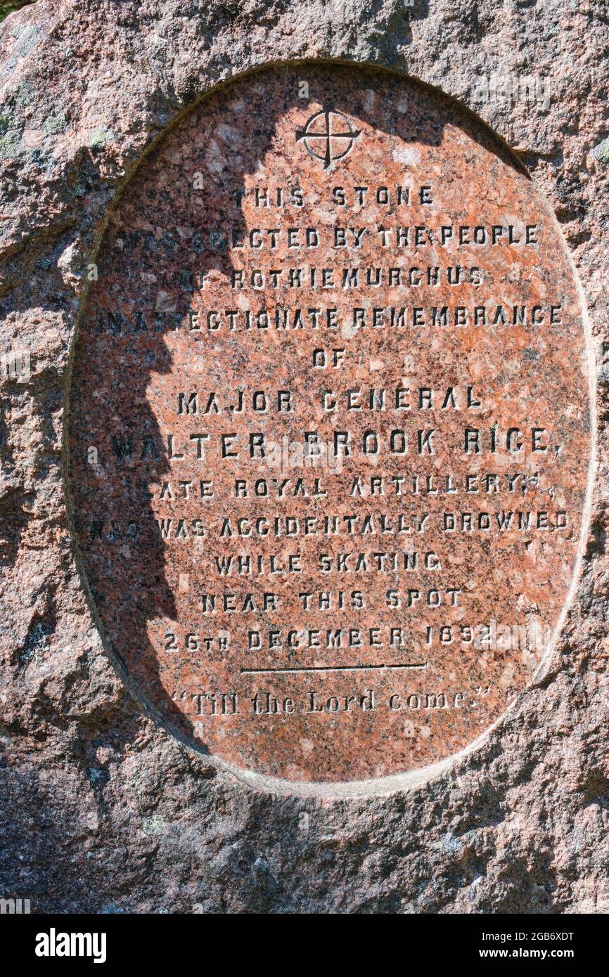 Monumento commemorativo al maggiore riso generale Walter Brook a Loch an Eilein, vicino a Rothiemurchus, Aviemore, Badenoch e Speyside, Scozia Foto Stock