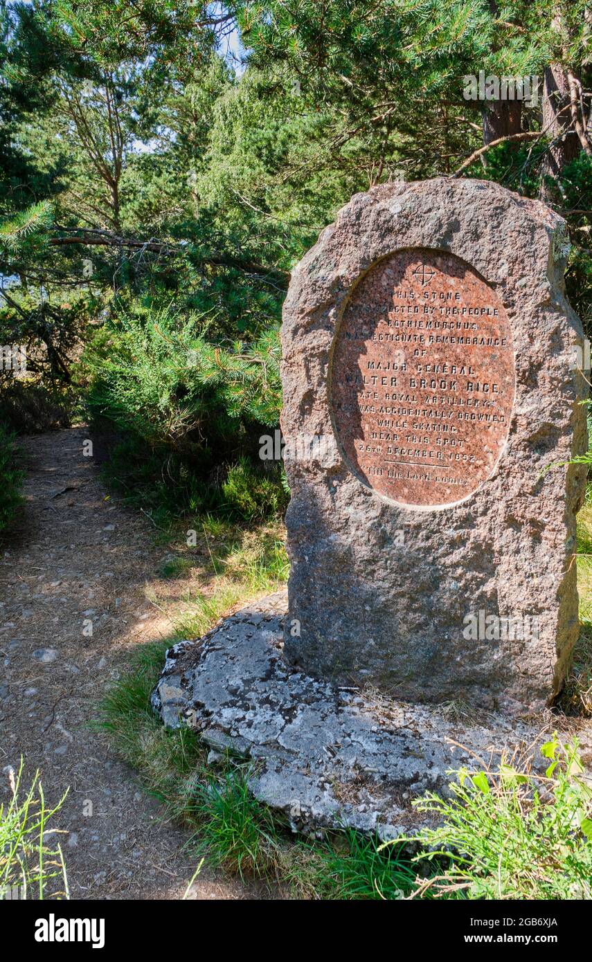 Monumento commemorativo al maggiore riso generale Walter Brook a Loch an Eilein, vicino a Rothiemurchus, Aviemore, Badenoch e Speyside, Scozia Foto Stock