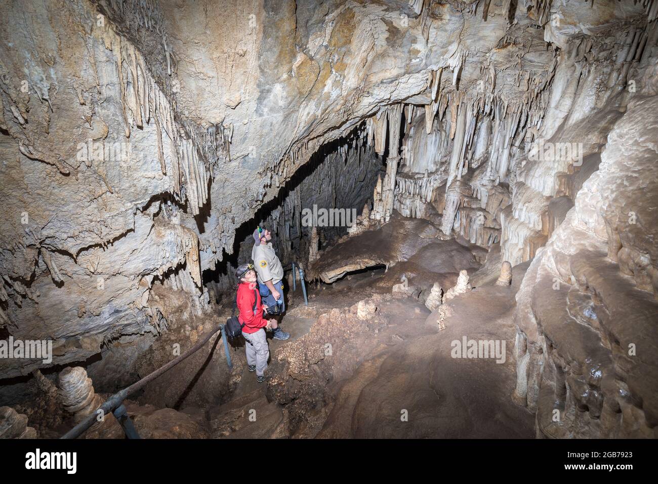 Turismo con guida showcave, Lewis e Clarke Caverns, Montana, Stati Uniti Foto Stock