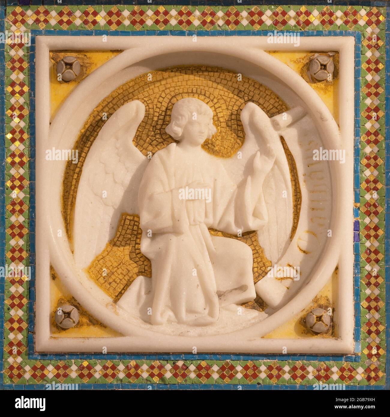 VIENNA, AUSTIRA - GIUNI 24, 2021: Il rilievo dell'angelo come simbolo di San Matteo Evangelista sul sidaltar della cattedrale di Votivkirche dal 19 Foto Stock