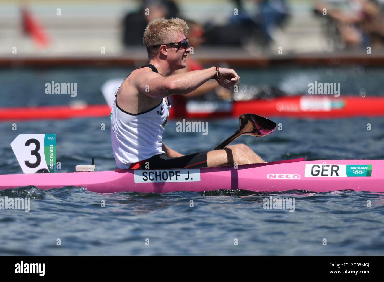 Uomo kayak singolo immagini e fotografie stock ad alta risoluzione Alamy