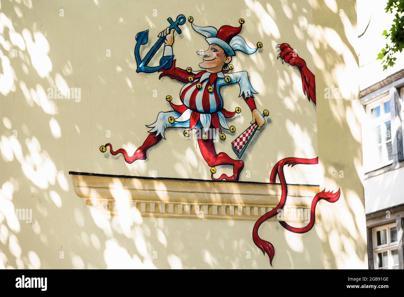 Murale con jester, Casa del Carnevale, Duesseldorf, Nord Reno-Westfalia, Germania Foto Stock