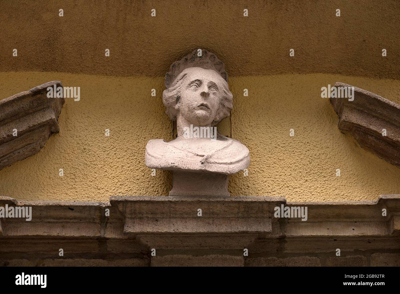 Scultura sopra l'arco di una casa residenziale alla fine del 17 ° secolo, Ansbach, Franconia centrale, Baviera, Germania Foto Stock