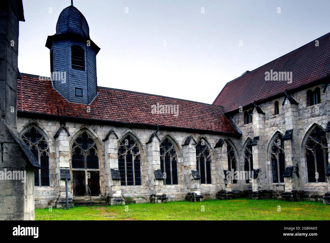 Monastero di Walkenried, Abbazia cistercense, complesso monastico medievale, chiostro, giardino del monastero, hortus conclusus, percorso colonna, percorso piastra perforata Foto Stock