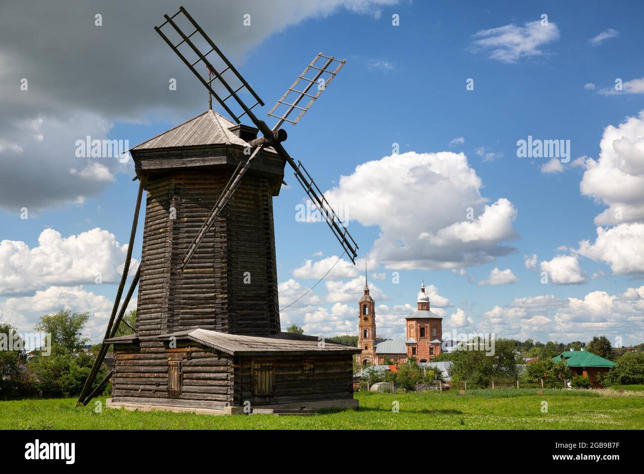 Mulino a vento, Museo di architettura in legno, Suzdal, anello d'oro, Russia Foto Stock