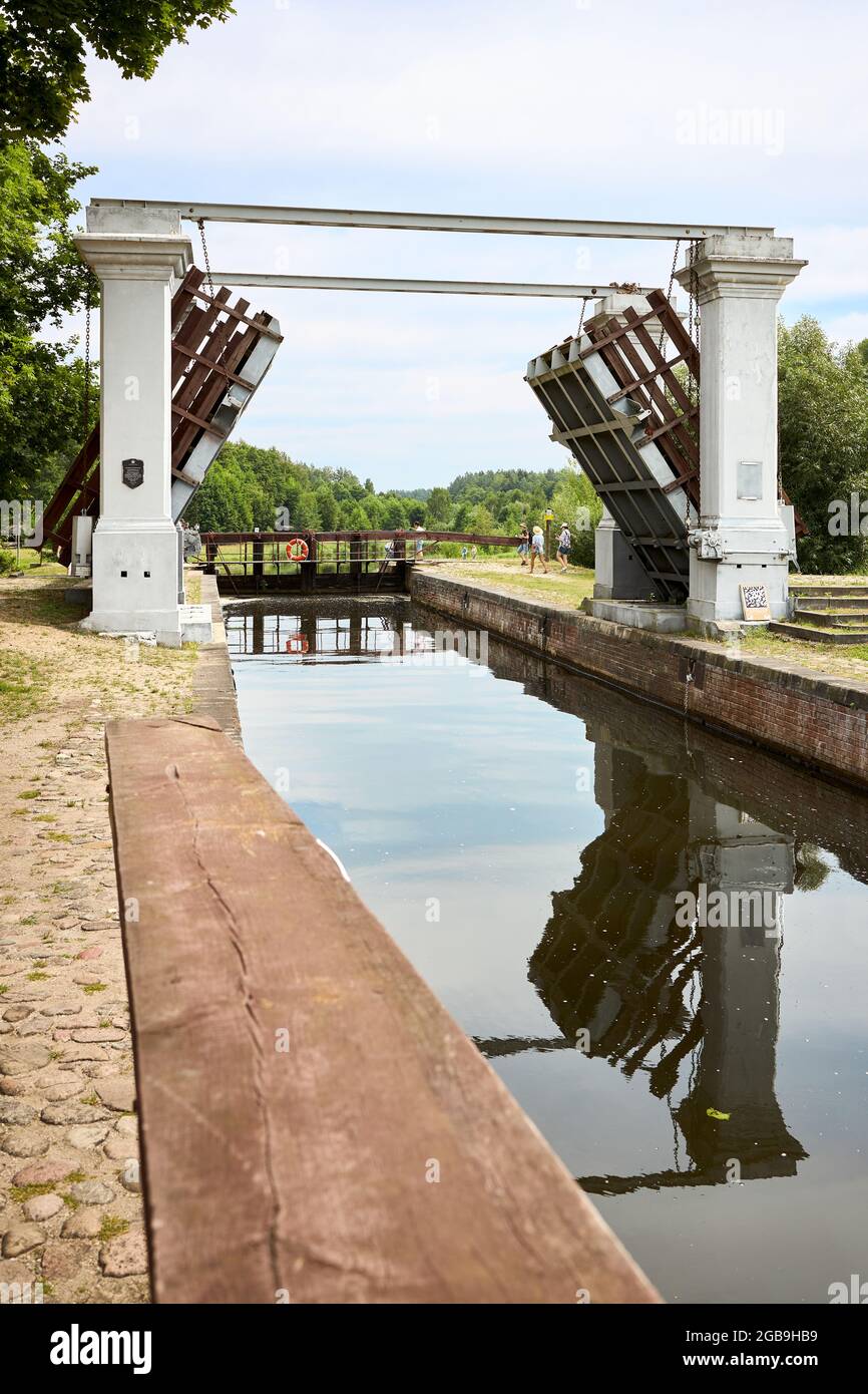 Grodno - Agosto 2021: Canale di Augustow, canale di Avgustovski o Kanal Augustowski che unisce i fiumi Vistola Neman protetti dall'UNESCO a Chertok Dombrovka Foto Stock