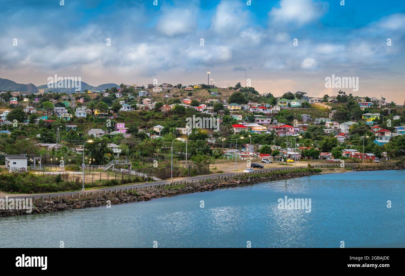 Il paesaggio urbano di San Giovanni al tramonto, Antigua e Barbuda, Indie Occidentali. Foto Stock