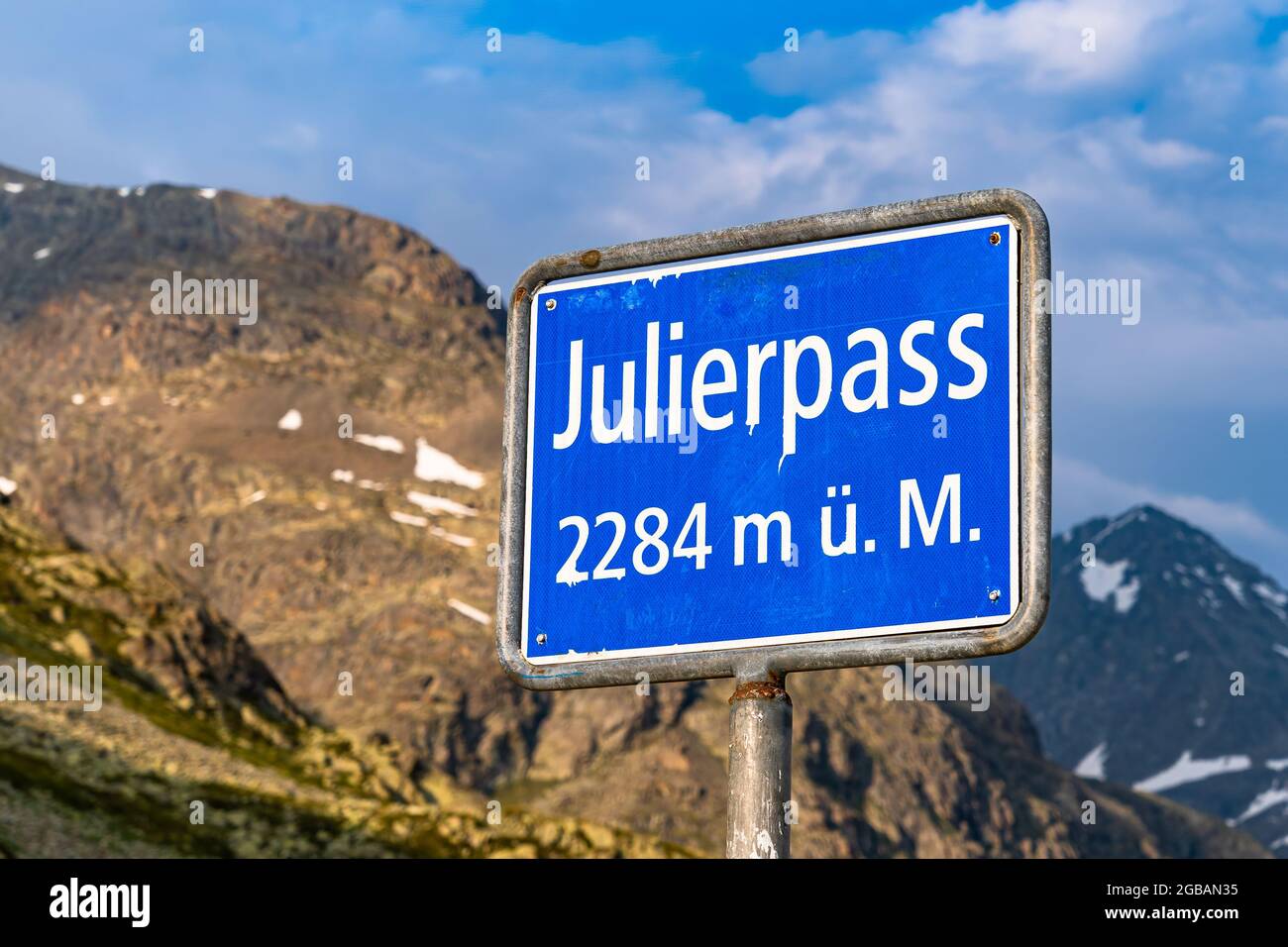 Il Passo Julier è un passo alpino nel Cantone di Graubunden in Svizzera. Con un'altezza di picco di 2284 m sul livello del mare, collega le valli di Foto Stock