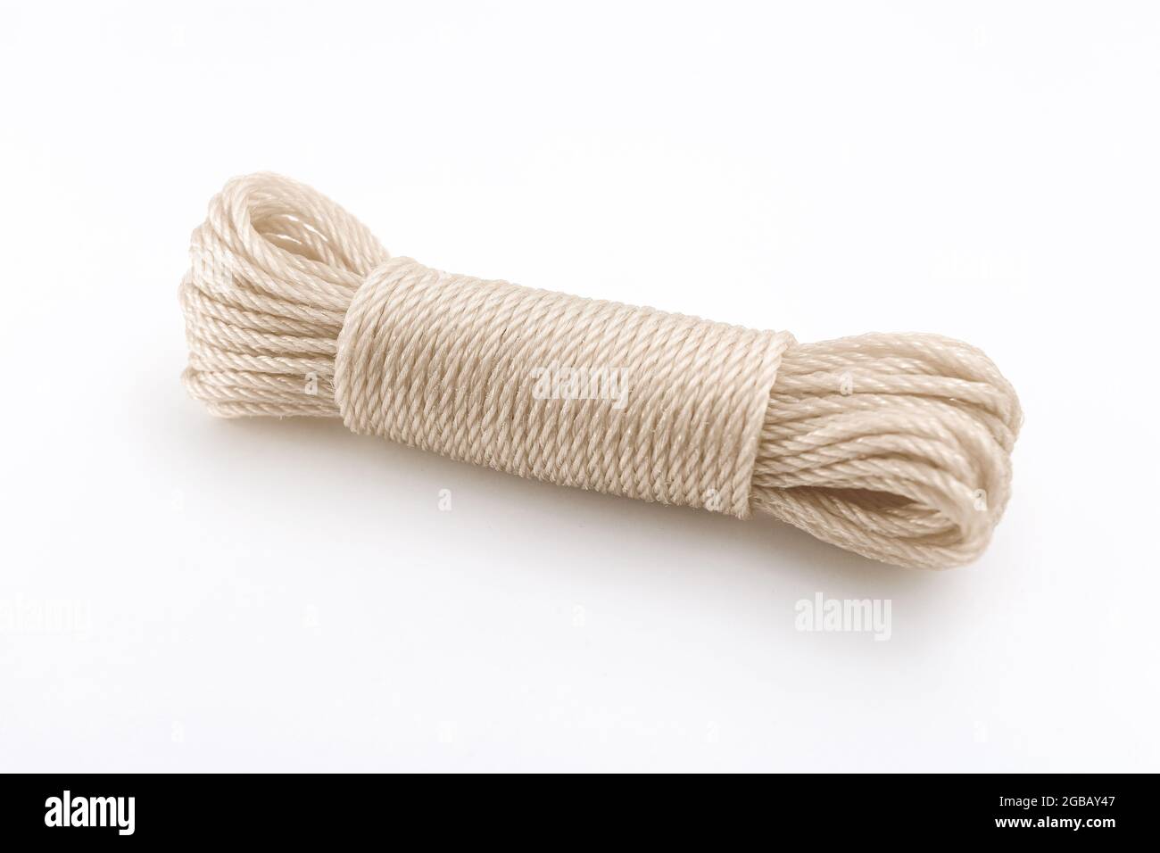 stendibiancheria bianca su fondo bianco isolato Foto Stock