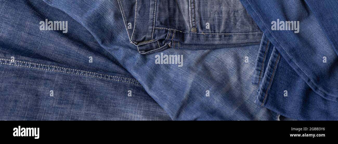 panorama shabby tradizionale jeans jeans denim blu texture Foto Stock