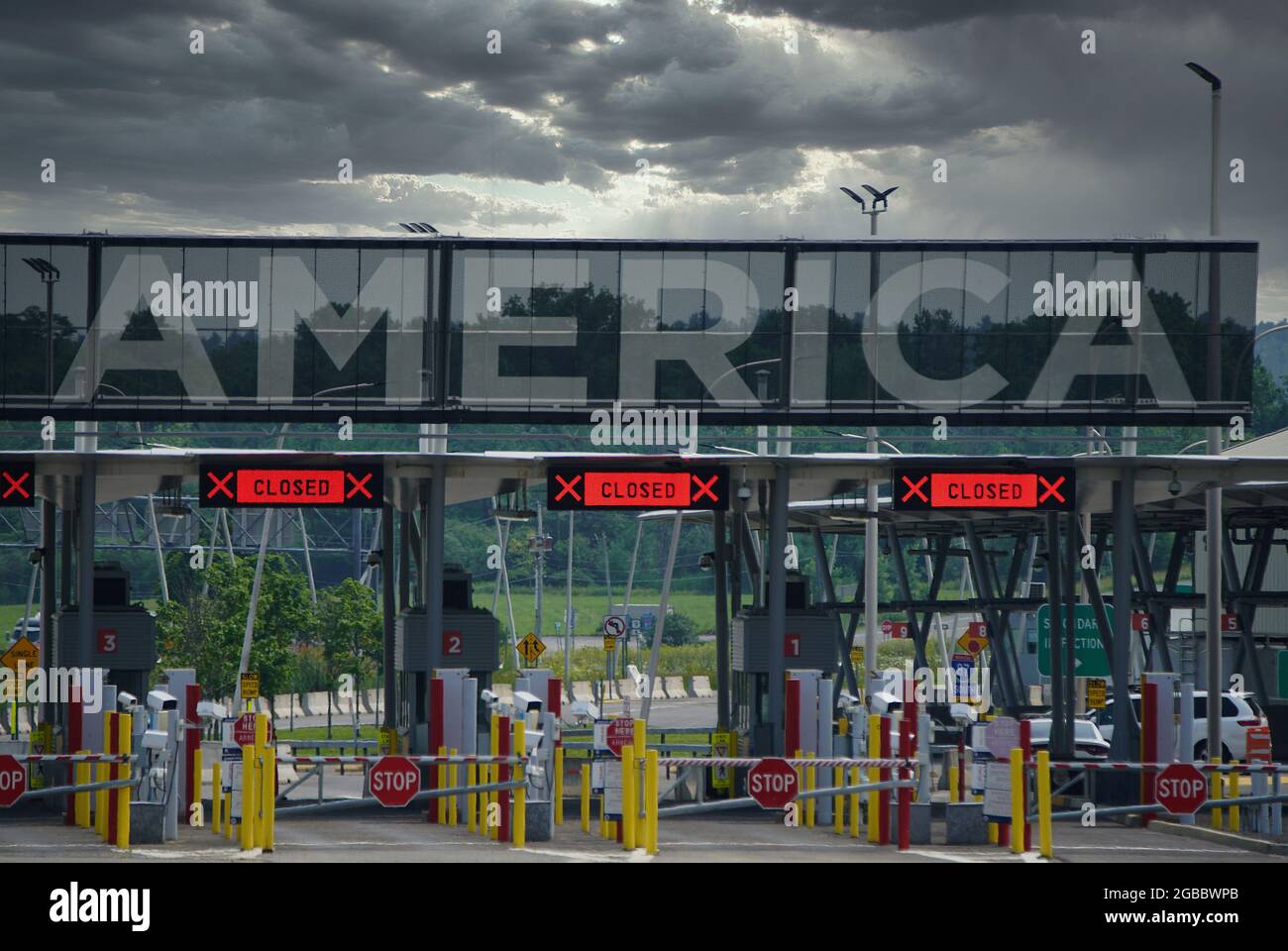 Montreal,Quebec,Canada,19 Luglio 2021.US-Canada attraversamento di frontiera a Lacolle Quebec.Mario Beauregard/Alamy News Foto Stock
