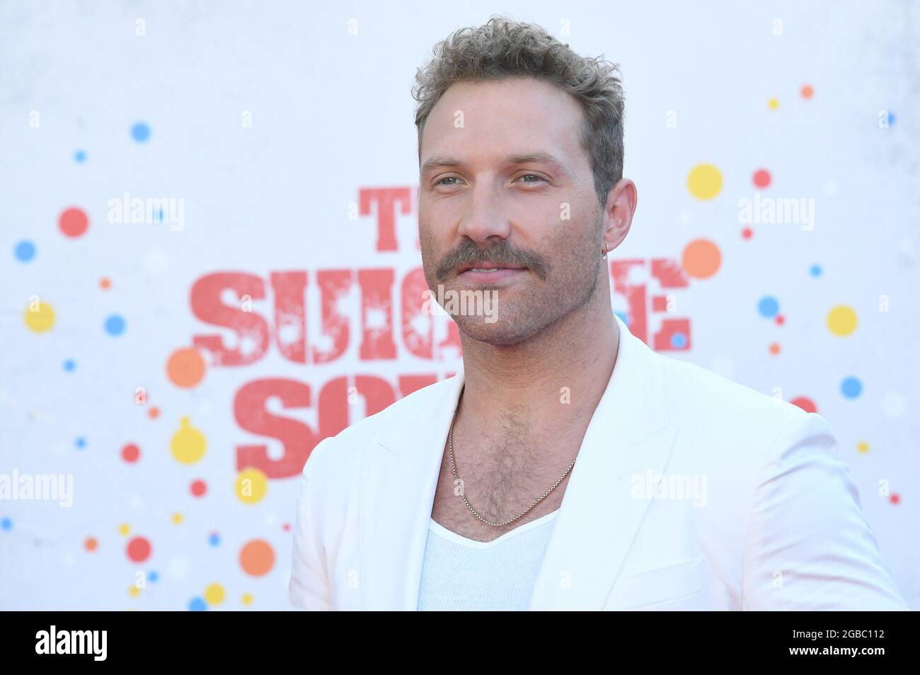 Los Angeles, Stati Uniti. 02 agosto 2021. Jai Courtney arriva alla squadra SUICIDA World Premiere tenuta al Regency Village Theatre di Westwood, CA lunedì 2 agosto 2021. (Foto di Sthanlee B. Mirador/Sipa USA) Credit: Sipa USA/Alamy Live News Foto Stock