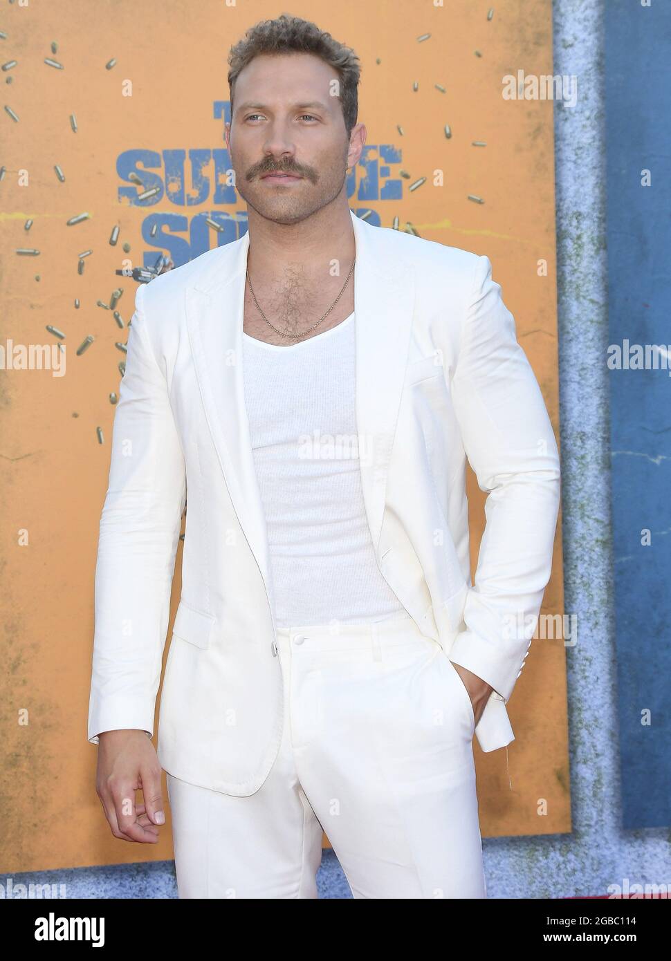 Los Angeles, Stati Uniti. 02 agosto 2021. Jai Courtney arriva alla squadra SUICIDA World Premiere tenuta al Regency Village Theatre di Westwood, CA lunedì 2 agosto 2021. (Foto di Sthanlee B. Mirador/Sipa USA) Credit: Sipa USA/Alamy Live News Foto Stock