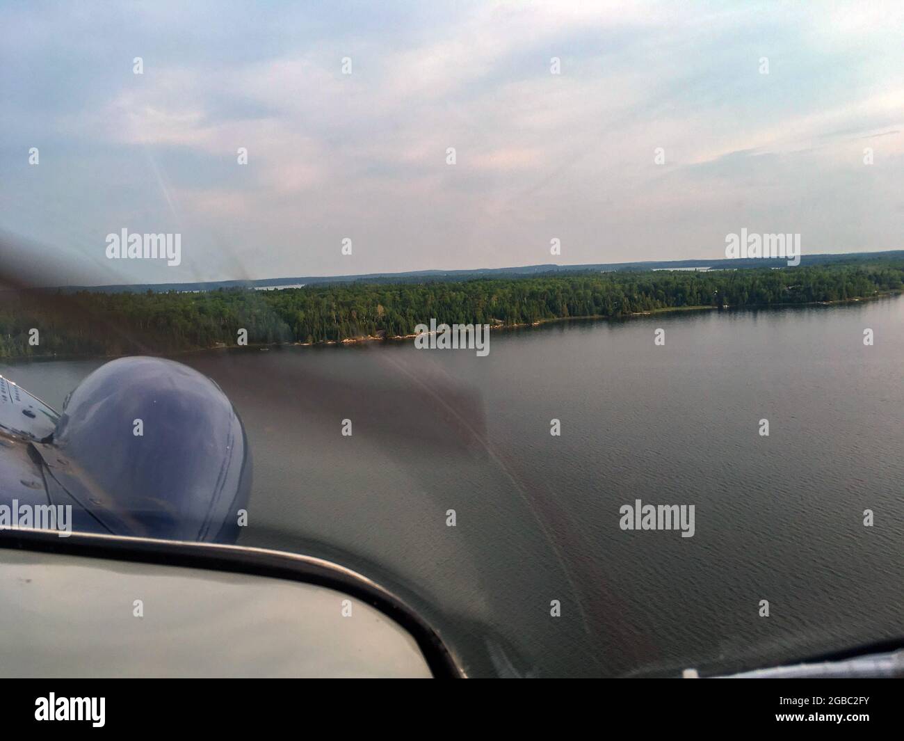 Vista del lago canadese da un piccolo aereo Foto Stock