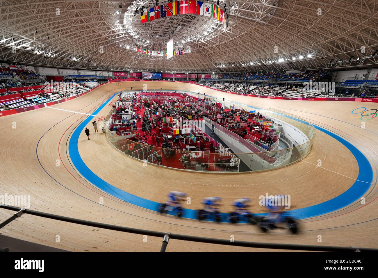 TOKYO, GIAPPONE - 2 AGOSTO: Simone Consonni d'Italia, Filippo Ganna d'Italia, Francesco Lamon d'Italia, Jonathan Milano d'Italia in gara sulla pista ciclabile durante i Giochi Olimpici di Tokyo 2020 al Velodromo di Izu il 2 agosto 2021 a Tokyo, Giappone (Foto di Yannick Verhoeven/Orange Pictures) Foto Stock