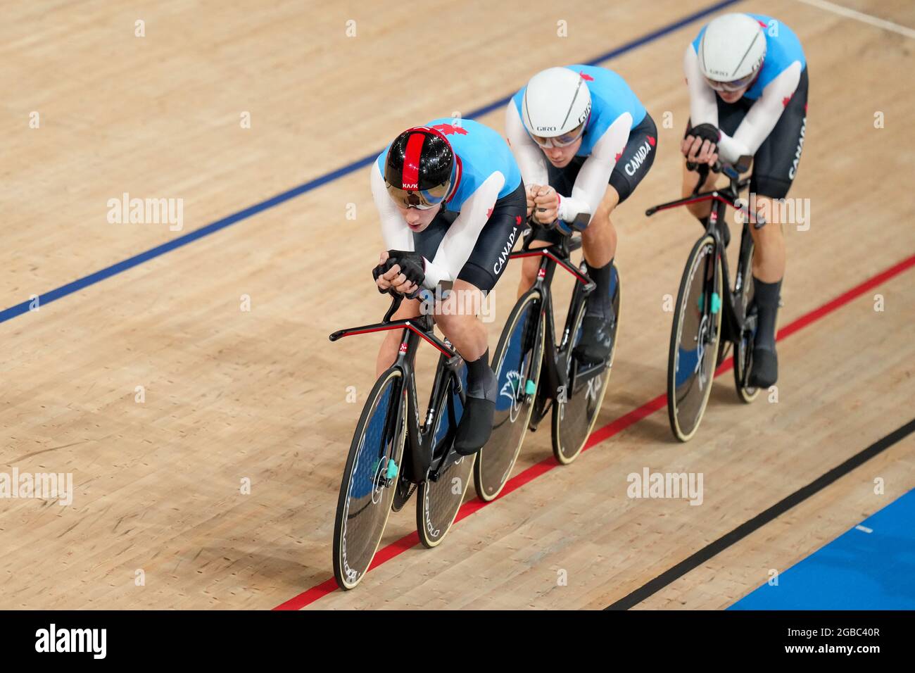 TOKYO, GIAPPONE - 2 AGOSTO: Vincent de Haitre del Canada, Michael Foley del Canada, Derek Gee del Canada in competizione sulla pista ciclabile durante i Giochi Olimpici di Tokyo 2020 al Velodrome di Izu il 2 agosto 2021 a Tokyo, Giappone (Foto di Yannick Verhoeven/Orange Pictures) Foto Stock