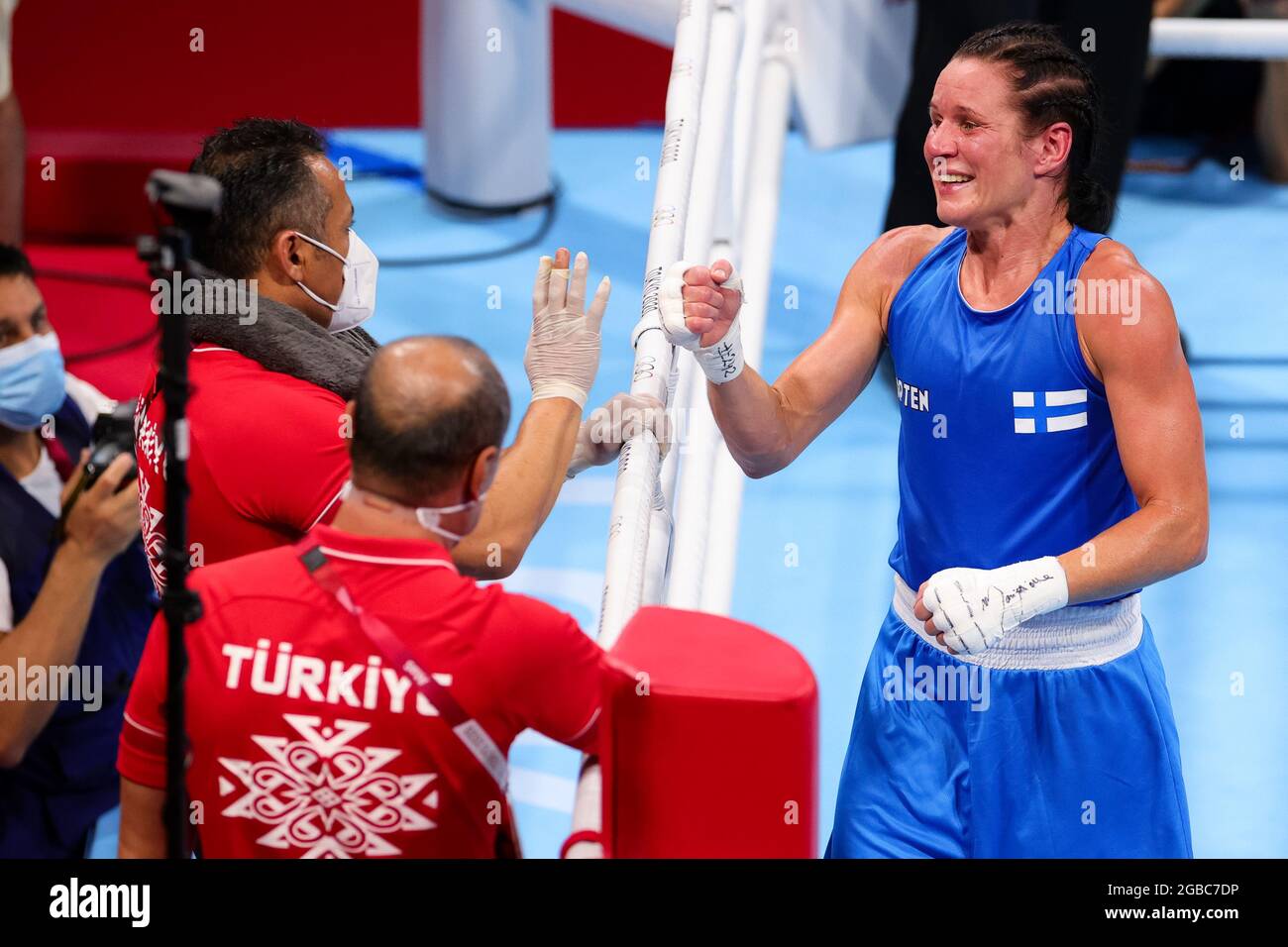 Tokyo, Giappone, 3 agosto 2021. Il Mira Potkonen del Team Finland festeggia durante la partita di Boxing leggero femminile tra Esra Yıldız del Team Turkey e Mira Potkonen del Team Finland il giorno 11 dei Giochi Olimpici di Tokyo 2020. Credit: Pete Dovgan/Speed Media/Alamy Live News Foto Stock