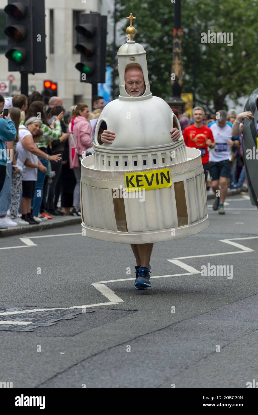 Monumenti di Londra: Mezza maratona 2021, prima mezza maratona di Londra dopo il blocco di Covid Foto Stock