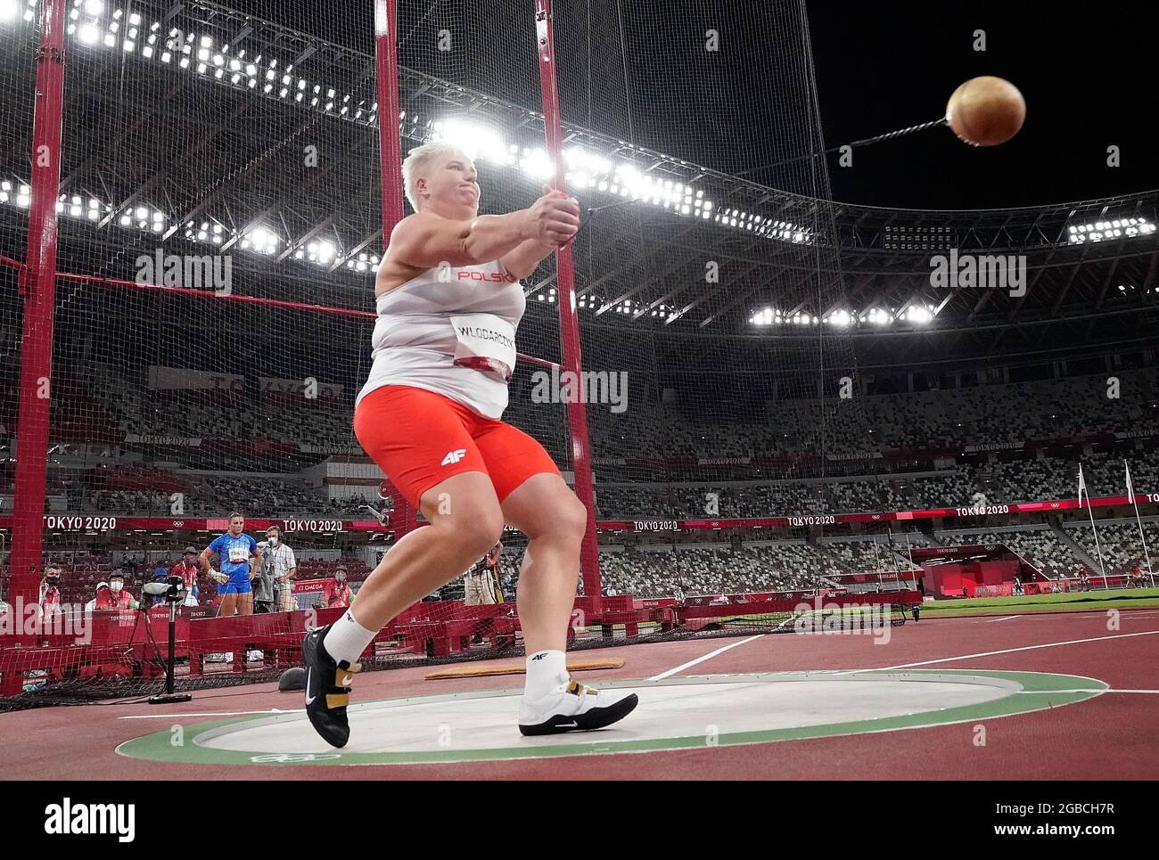 (210803) -- TOKYO, 3 agosto 2021 (Xinhua) -- Anita Wlodarczyk della Polonia compete durante la finale di lancio del martello della donna ai Giochi Olimpici di Tokyo 2020, Giappone, 3 agosto 2021. (Xinhua/Wang Lili) Foto Stock